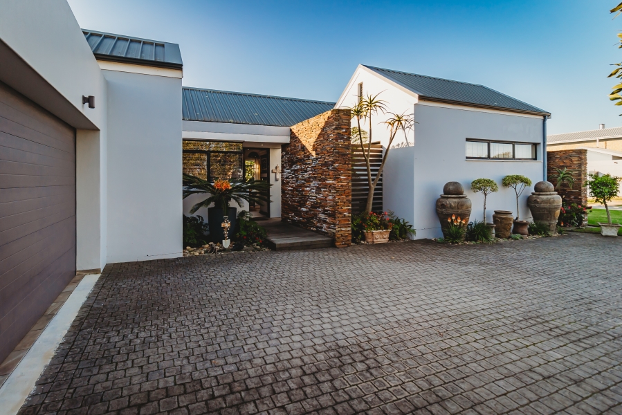 4 Bedroom Property for Sale in Earls Court Lifestyle Estate Western Cape